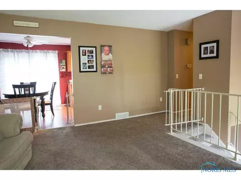39 Springwood St E, Oregon, OH 43616 photo 4