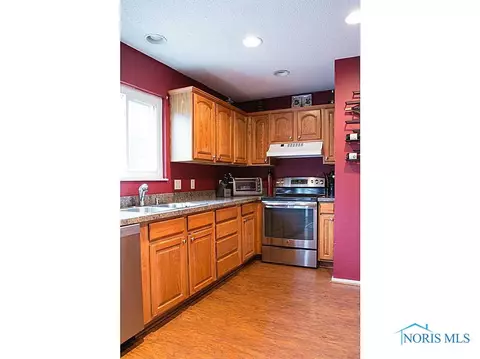 39 Springwood St E, Oregon, OH 43616 photo 9