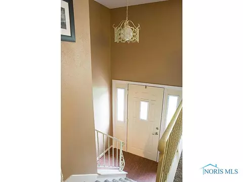 39 Springwood St E, Oregon, OH 43616 photo 3