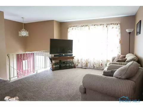 39 Springwood St E, Oregon, OH 43616 photo 5