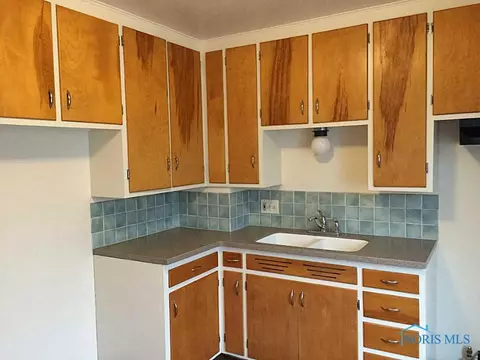 2242 Westmonte Rd, Toledo, OH 43607 photo 5