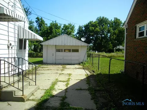 2308 Westmonte Rd, Toledo, OH 43607 photo 2