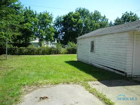 2308 Westmonte Rd, Toledo, OH 43607 photo 13