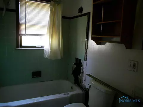 2308 Westmonte Rd, Toledo, OH 43607 photo 5