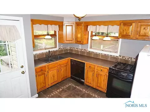 34 N River Rd, Waterville, OH 43566 photo 2