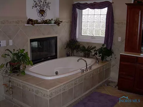 905 Greystone Dr, Bryan, OH 43506 photo 10