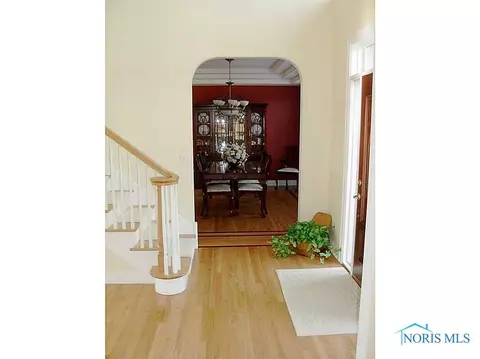 905 Greystone Dr, Bryan, OH 43506 photo 2