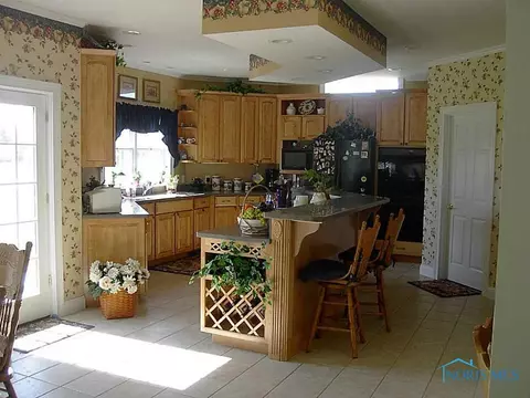 905 Greystone Dr, Bryan, OH 43506 photo 5