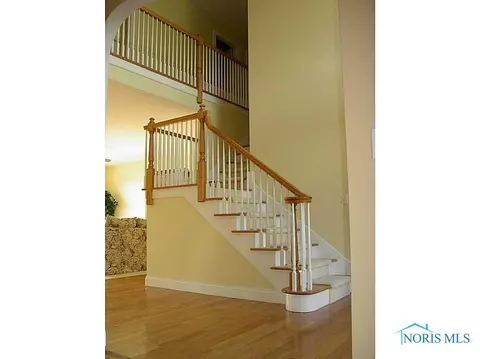 905 Greystone Dr, Bryan, OH 43506 photo 4