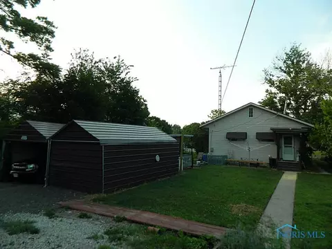 208 E Church St, West Unity, OH 43570 photo 4