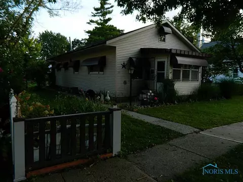 208 E Church St, West Unity, OH 43570 photo 2