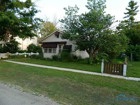 208 E Church St, West Unity, OH 43570 photo 3