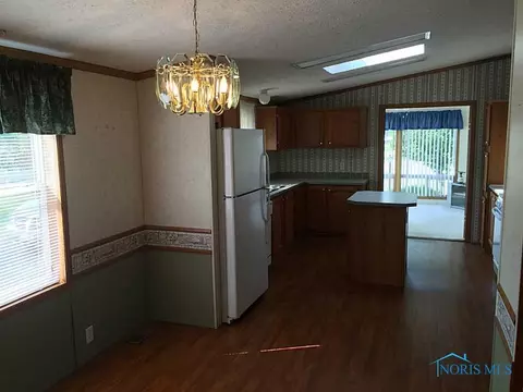 2124 Pear Tree Ln, Delta, OH 43515 photo 9