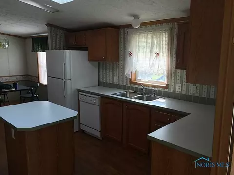 2124 Pear Tree Ln, Delta, OH 43515 photo 7