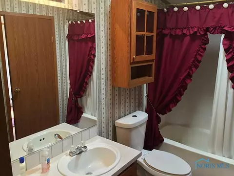 2124 Pear Tree Ln, Delta, OH 43515 photo 19