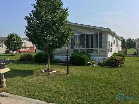 2124 Pear Tree Ln, Delta, OH 43515 photo 1