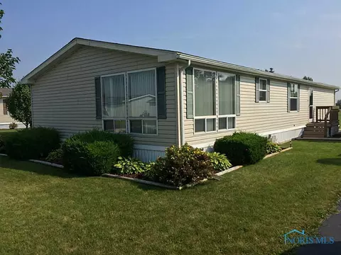 2124 Pear Tree Ln, Delta, OH 43515 photo 2