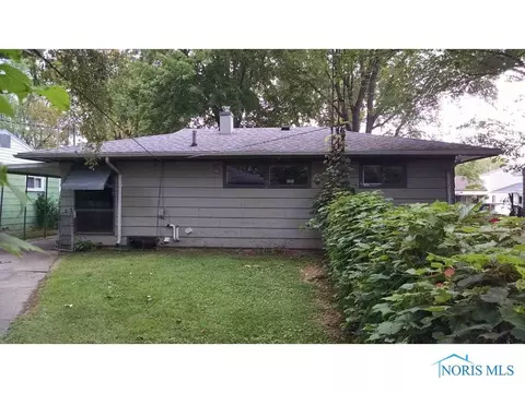 817 Ranch Dr, Toledo, OH 43607 photo 2