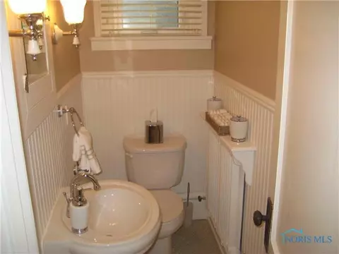 204 Blakeslee Ave, Bryan, OH 43506 photo 2