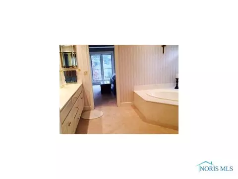 116 Deerfield Cir, Bryan, OH 43506 photo 9