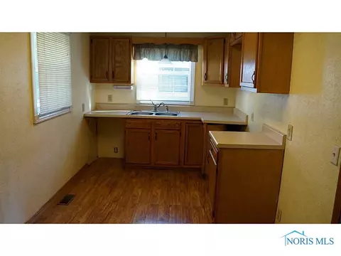 304 Jackson St, Delta, OH 43515 photo 6