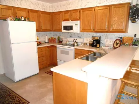 218 Gary Dr, Bryan, OH 43506 photo 4