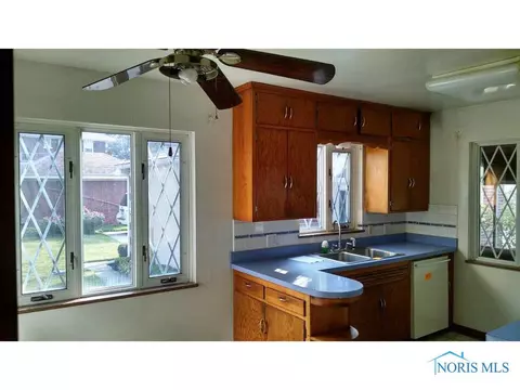 304 Ormond Dr, Toledo, OH 43608 photo 1