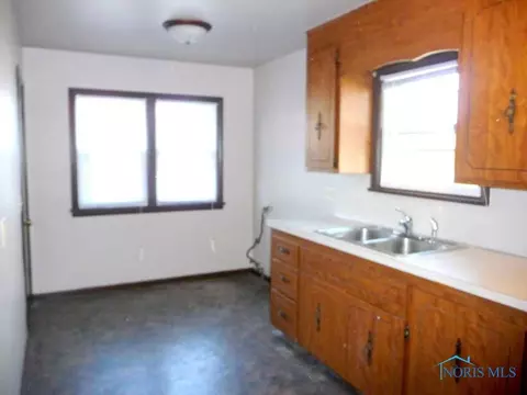 359 Kopernik Ave, Toledo, OH 43607 photo 5