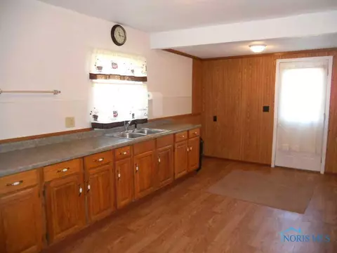 519 E High St, Bryan, OH 43506 photo 3