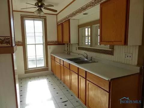 409 N Cherry St, Bryan, OH 43506 photo 8