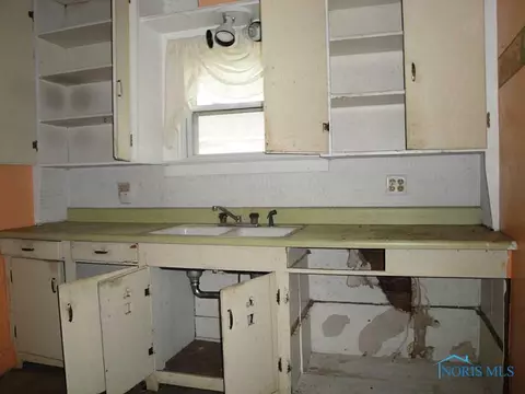 1107 Coventry Ave, Toledo, OH 43607 photo 3
