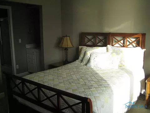102 Hogan Ln, Bryan, OH 43506 photo 6