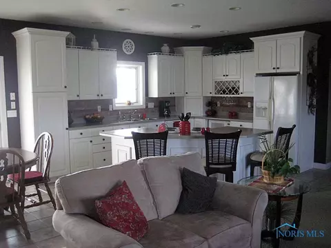 102 Hogan Ln, Bryan, OH 43506 photo 5