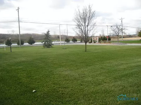 102 Hogan Ln, Bryan, OH 43506 photo 2