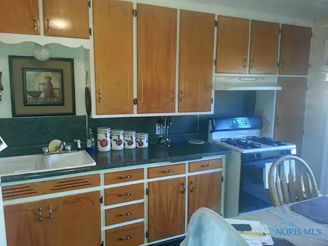 2328 Westmonte Rd, Toledo, OH 43607 photo 4