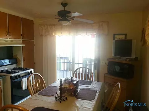 2328 Westmonte Rd, Toledo, OH 43607 photo 5