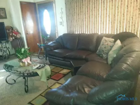 2328 Westmonte Rd, Toledo, OH 43607 photo 3