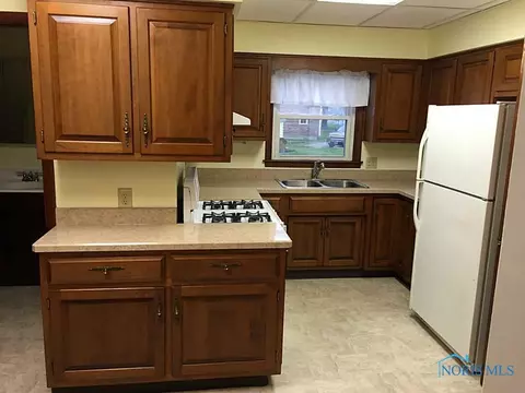 322 E High St, Bryan, OH 43506 photo 4