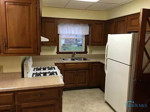 322 E High St, Bryan, OH 43506 photo 5
