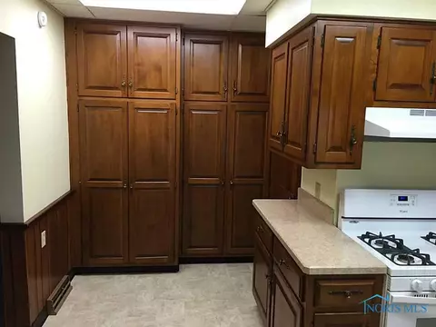 322 E High St, Bryan, OH 43506 photo 6