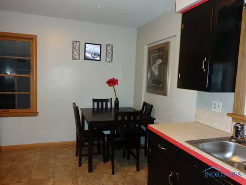 29374 Tracy Rd, Walbridge, OH 43465 photo 5