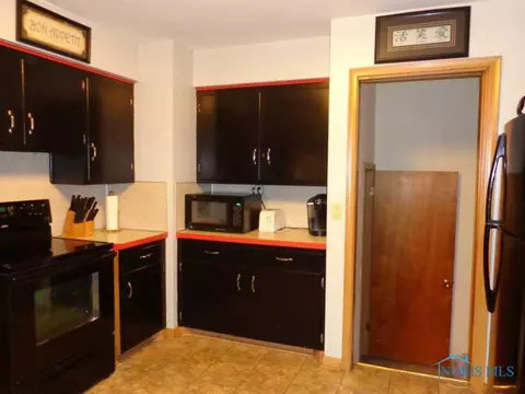 29374 Tracy Rd, Walbridge, OH 43465 photo 6