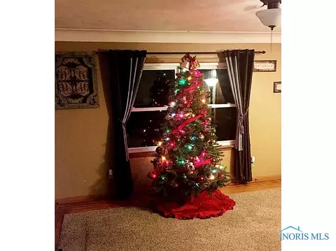 29374 Tracy Rd, Walbridge, OH 43465 photo 4