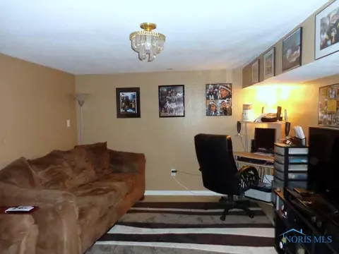29374 Tracy Rd, Walbridge, OH 43465 photo 11
