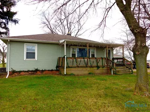 29374 Tracy Rd, Walbridge, OH 43465 photo 2
