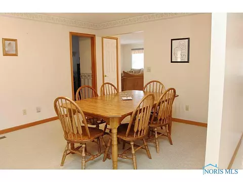 307 E Main St, Oak Harbor, OH 43449 photo 10