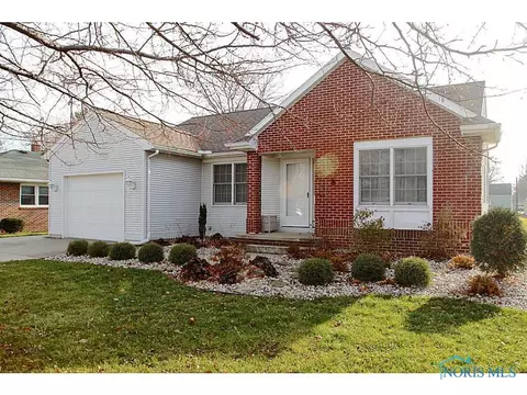 307 E Main St, Oak Harbor, OH 43449 photo 1