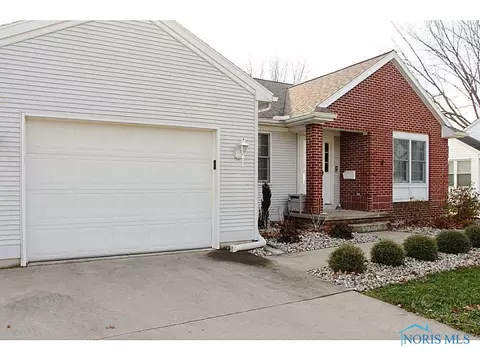 307 E Main St, Oak Harbor, OH 43449 photo 3