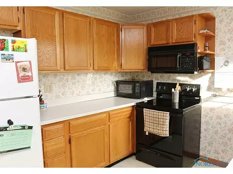 307 E Main St, Oak Harbor, OH 43449 photo 11