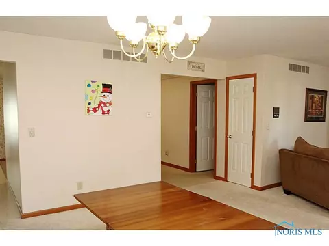 307 E Main St, Oak Harbor, OH 43449 photo 8
